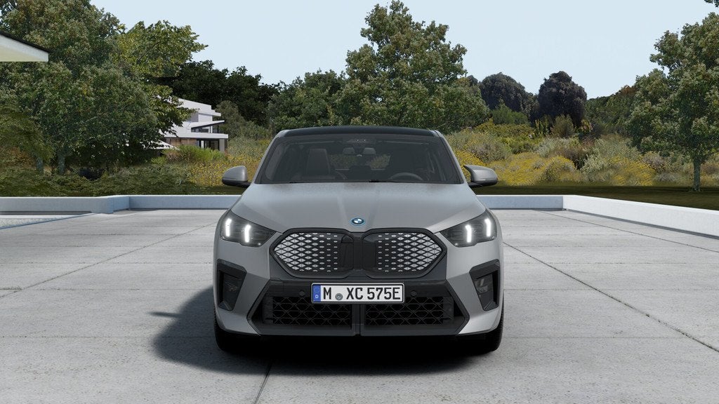 BMW iX2 xDrive30 M Sport / Panoramadak / Achteruitrijcamera, Auto's, BMW, Automaat, IX2, Zwart, Leder