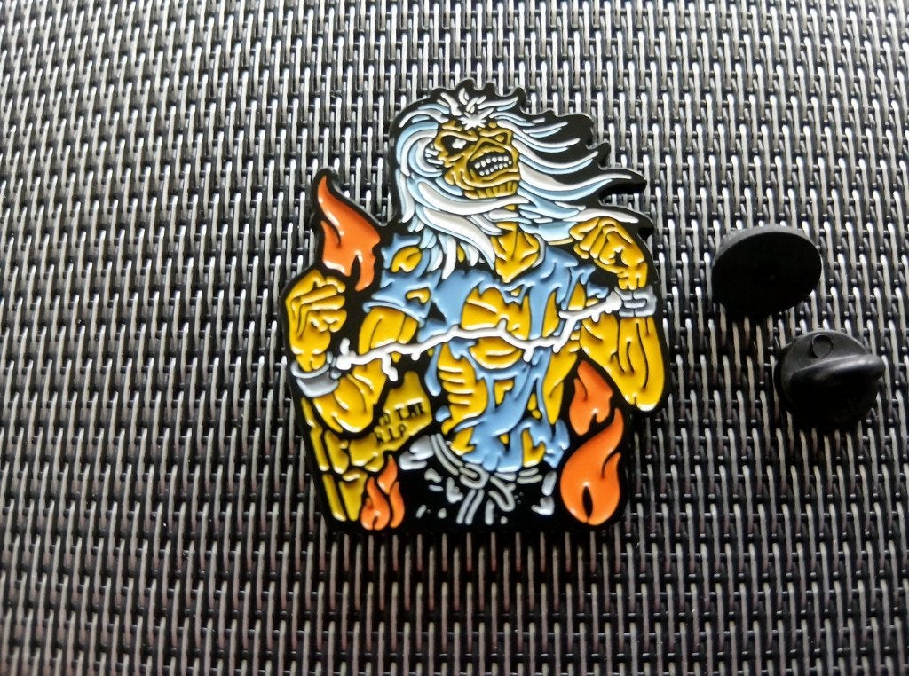 Iron Maiden vrij mooie live after death pin speld badge n14, Ophalen of Verzenden, Nieuw, Overige typen