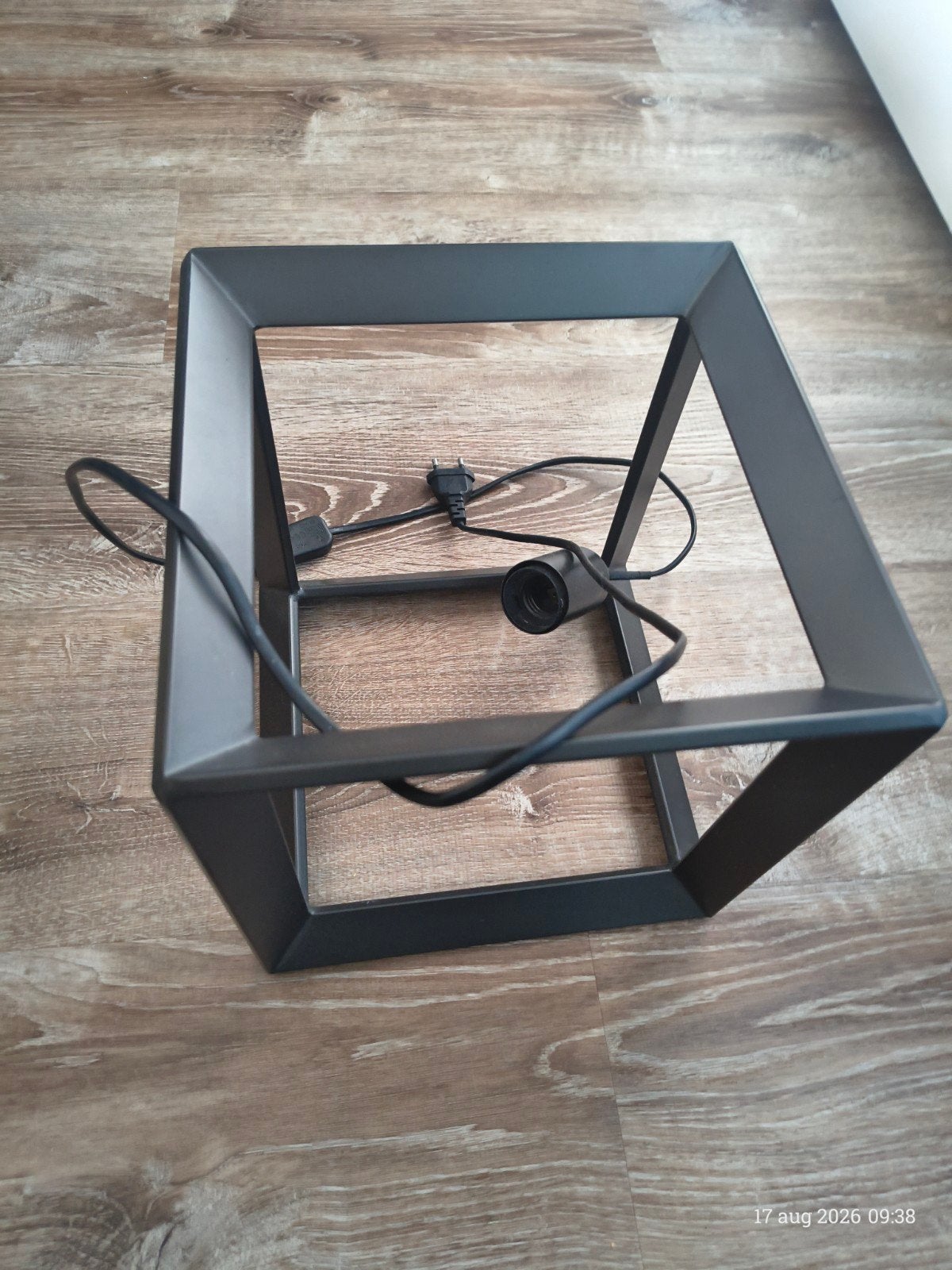 Zwarte metalen tafellamp met E27 fitting, Overige merken, Gebruikt, Zwart, Modern
