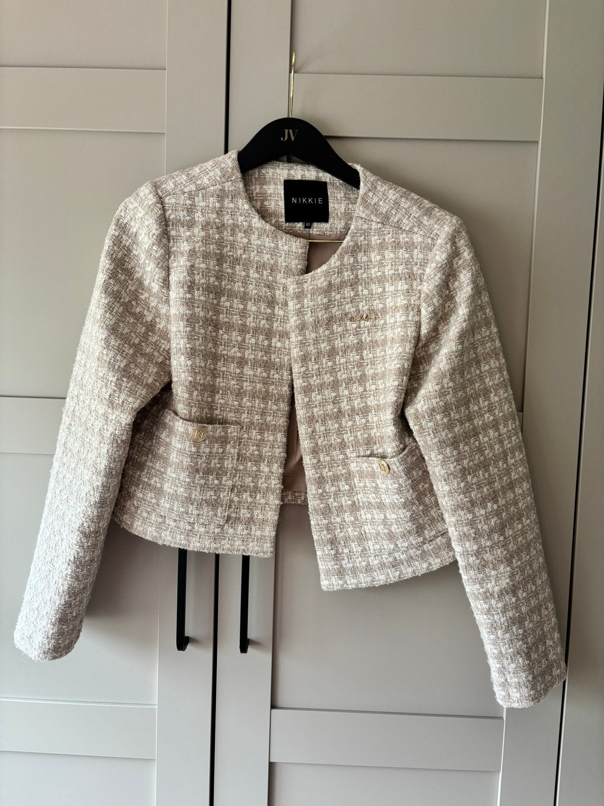 Prachtige Nikkie blazer maat 42 - Zo goed als nieuw, Beige, Maat 42/44 (L), Ophalen of Verzenden, Zo goed als nieuw