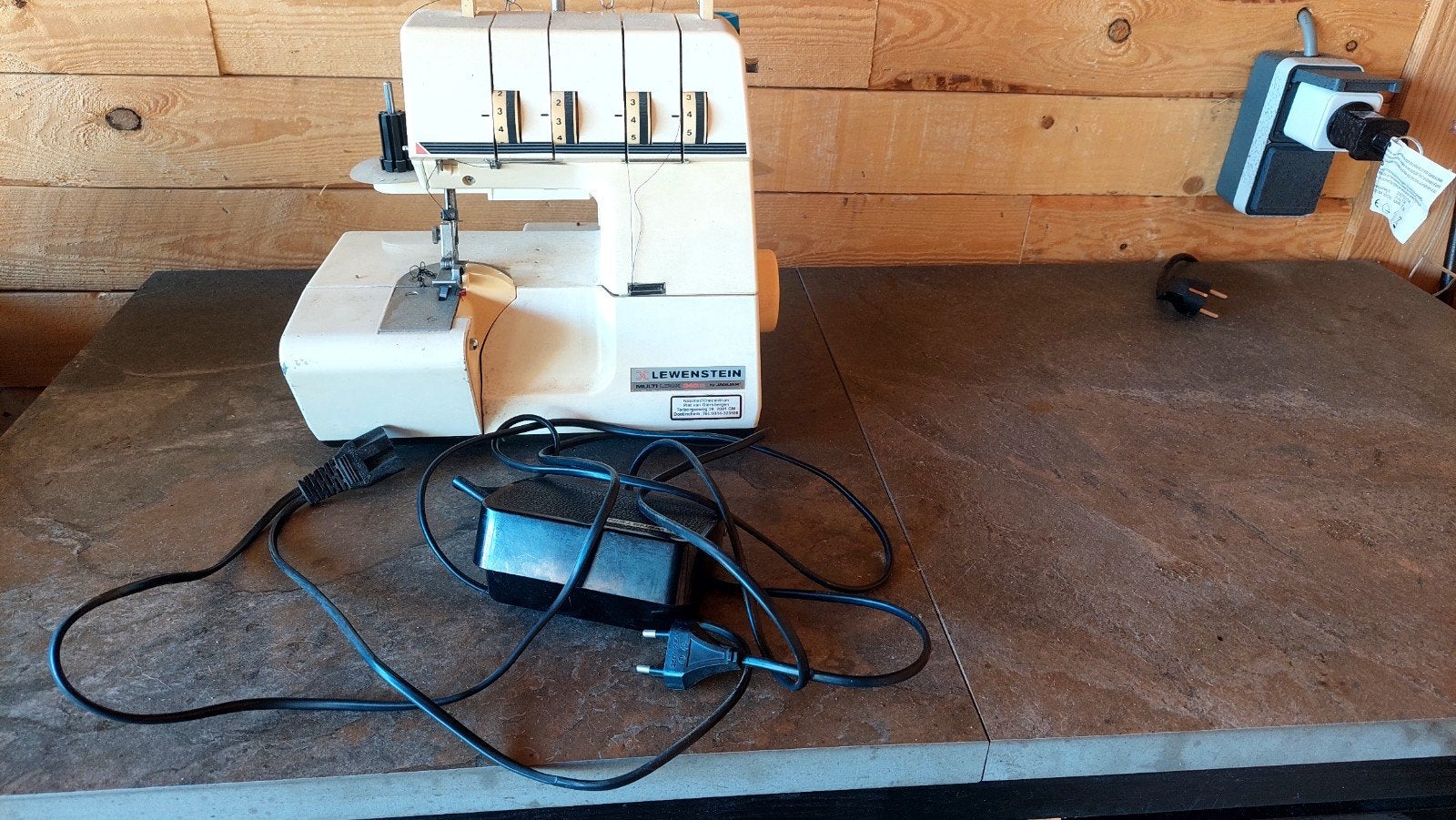 Lewenstein Multi Lock 340D Lockmachine, Hobby en Vrije tijd, Naaimachines en Toebehoren, Ophalen of Verzenden, Gebruikt, Lockmachine