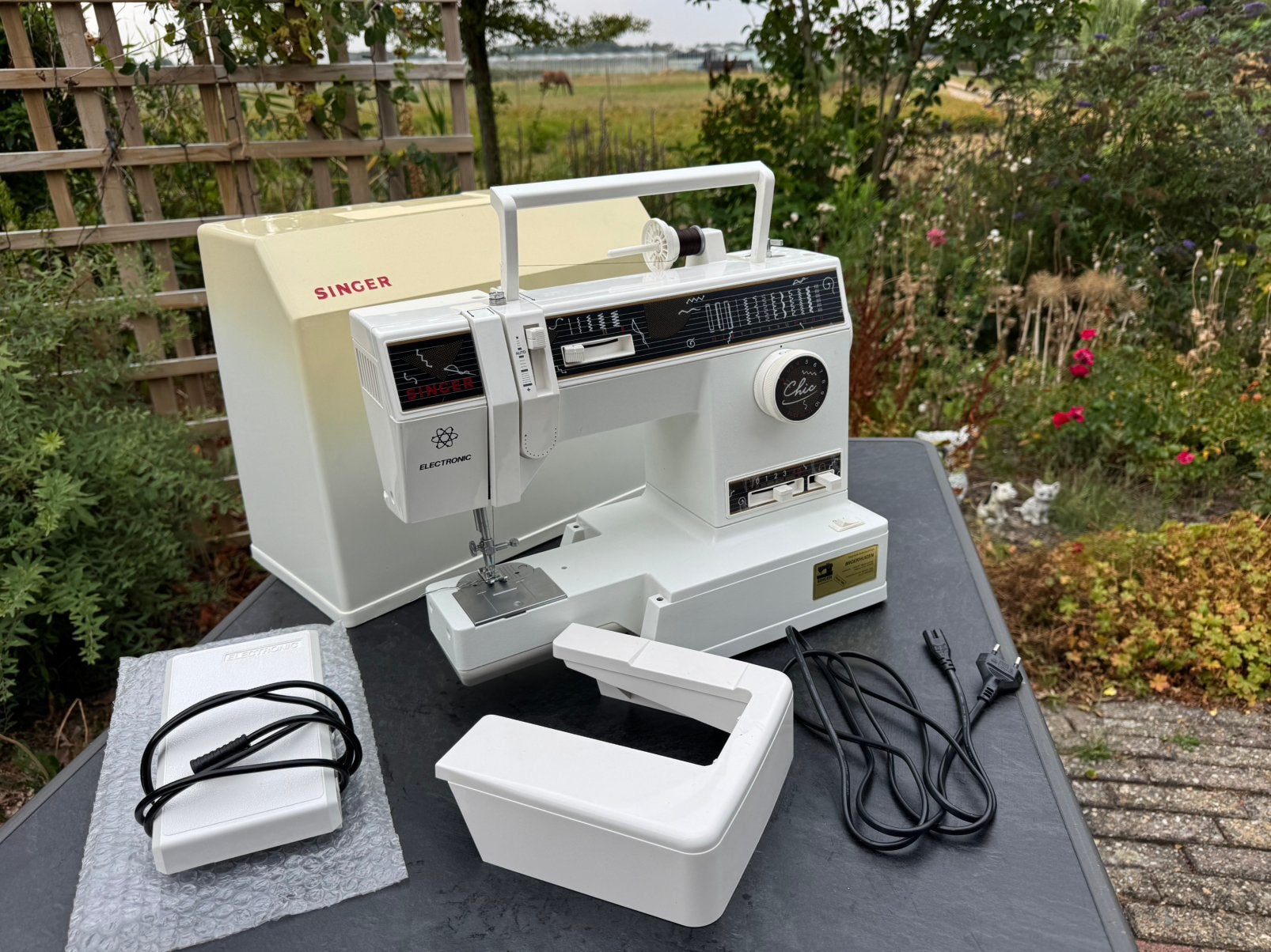 Singer naaimachine, Hobby en Vrije tijd, Naaimachines en Toebehoren, Ophalen, Zo goed als nieuw, Naaimachine, Singer