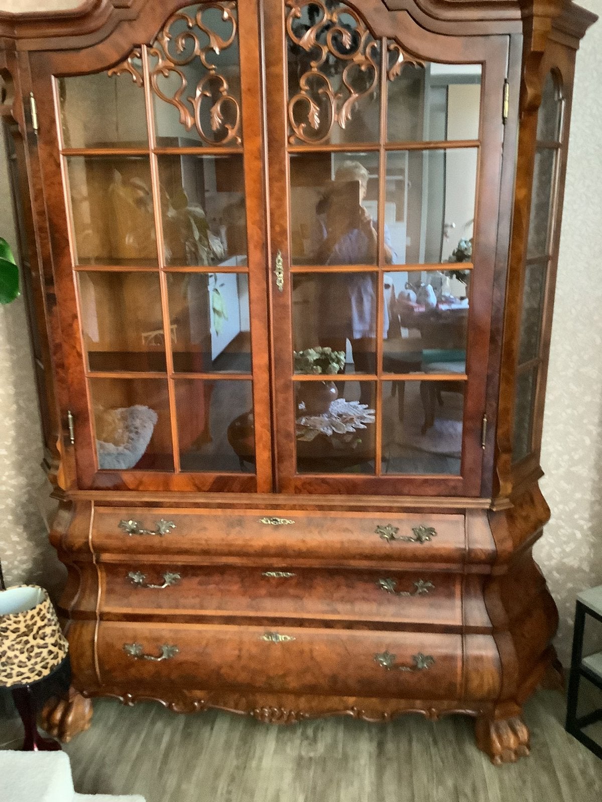 Mooie vitrine.  Kast met 3laden en sleutels, Ophalen, 200 cm of meer, 150 tot 200 cm, 25 tot 50 cm