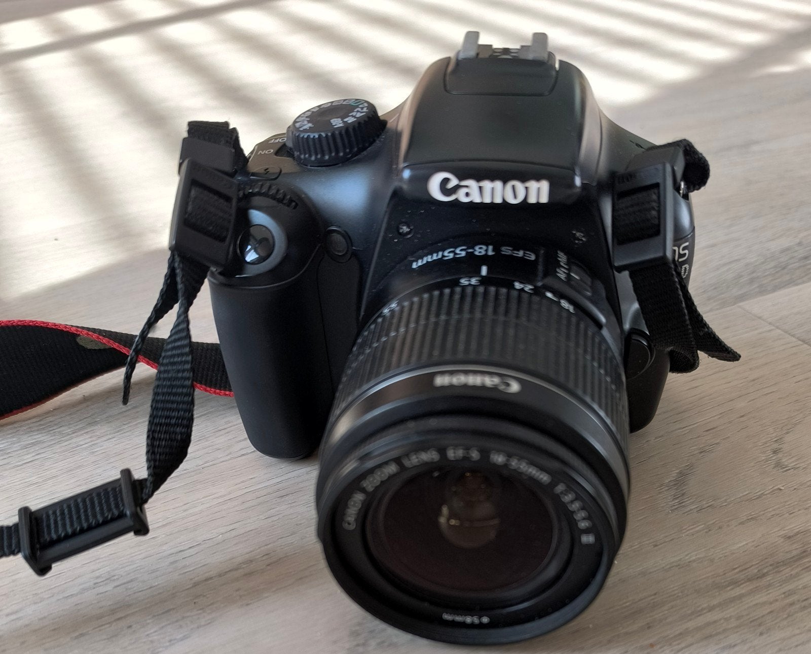 Canon eos 1100d body met lens en originele canon opbergtas, Ophalen, Gebruikt, Canon