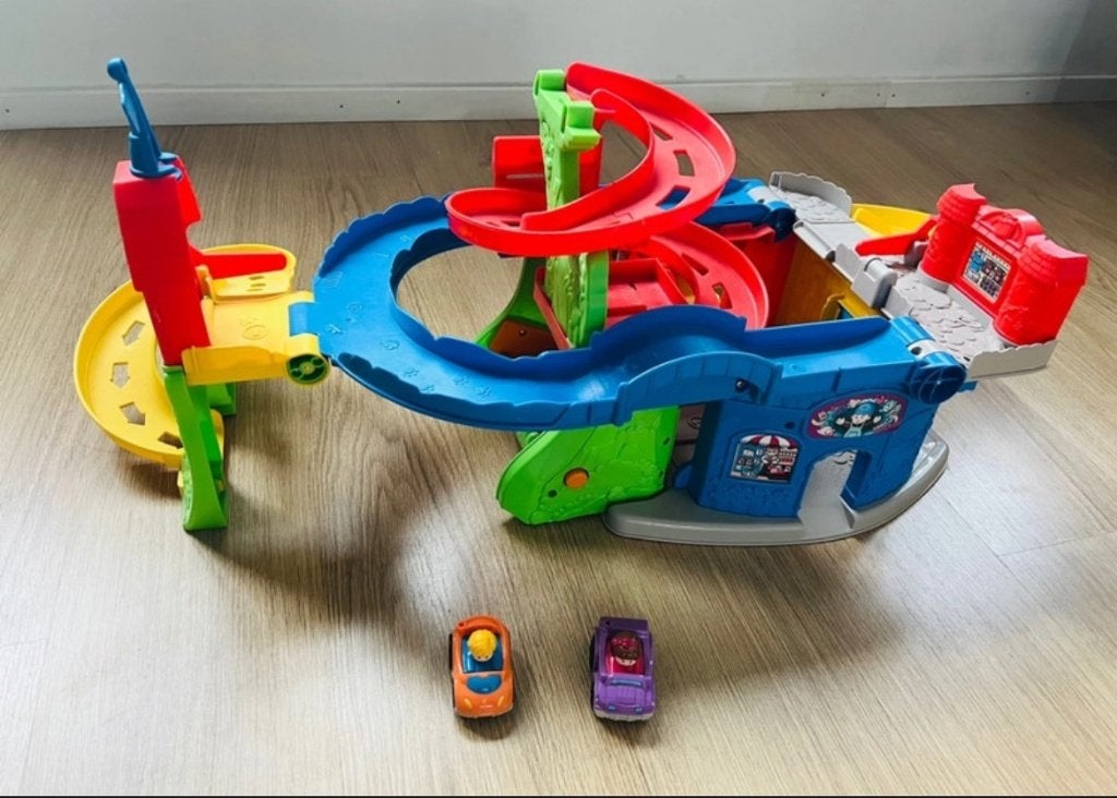 Fisher Price Little people racebaan + 2 auto's, Kinderen en Baby's, Speelgoed | Fisher-Price, Ophalen, Zo goed als nieuw, Speelset