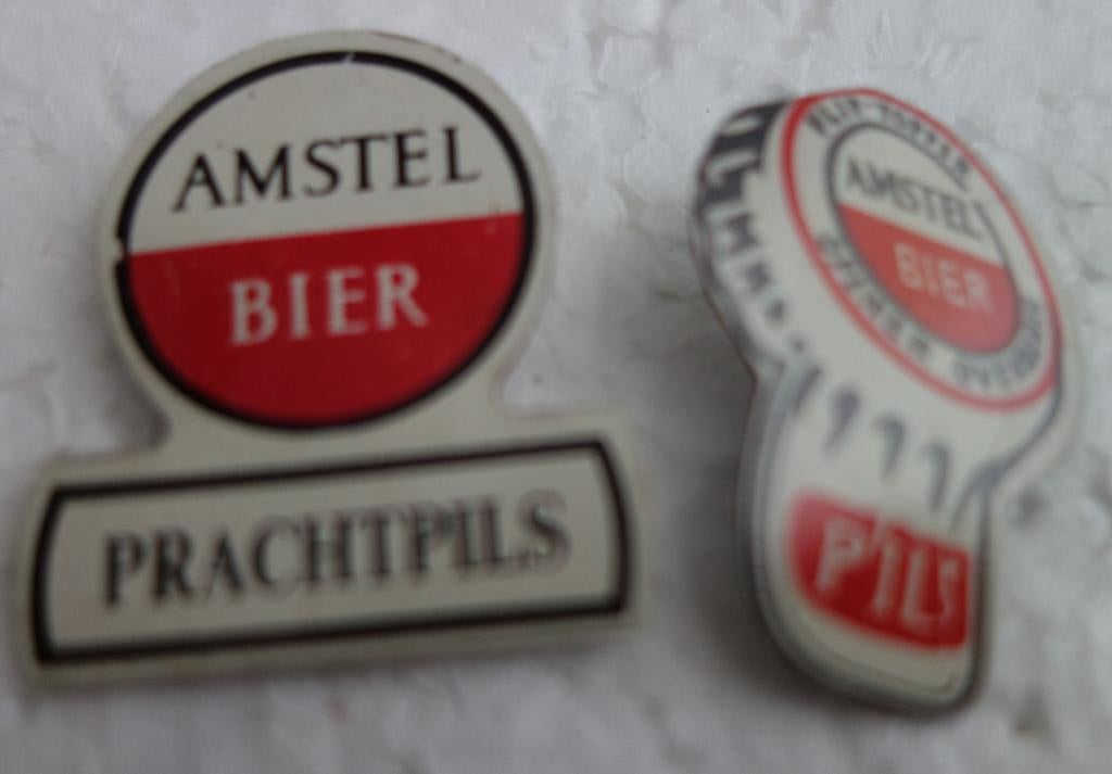 Vintage speldjes van biermerken, Verzamelen, Speldjes, Pins en Buttons, Gebruikt, Speldje of Pin, Overige onderwerpen, Verzenden