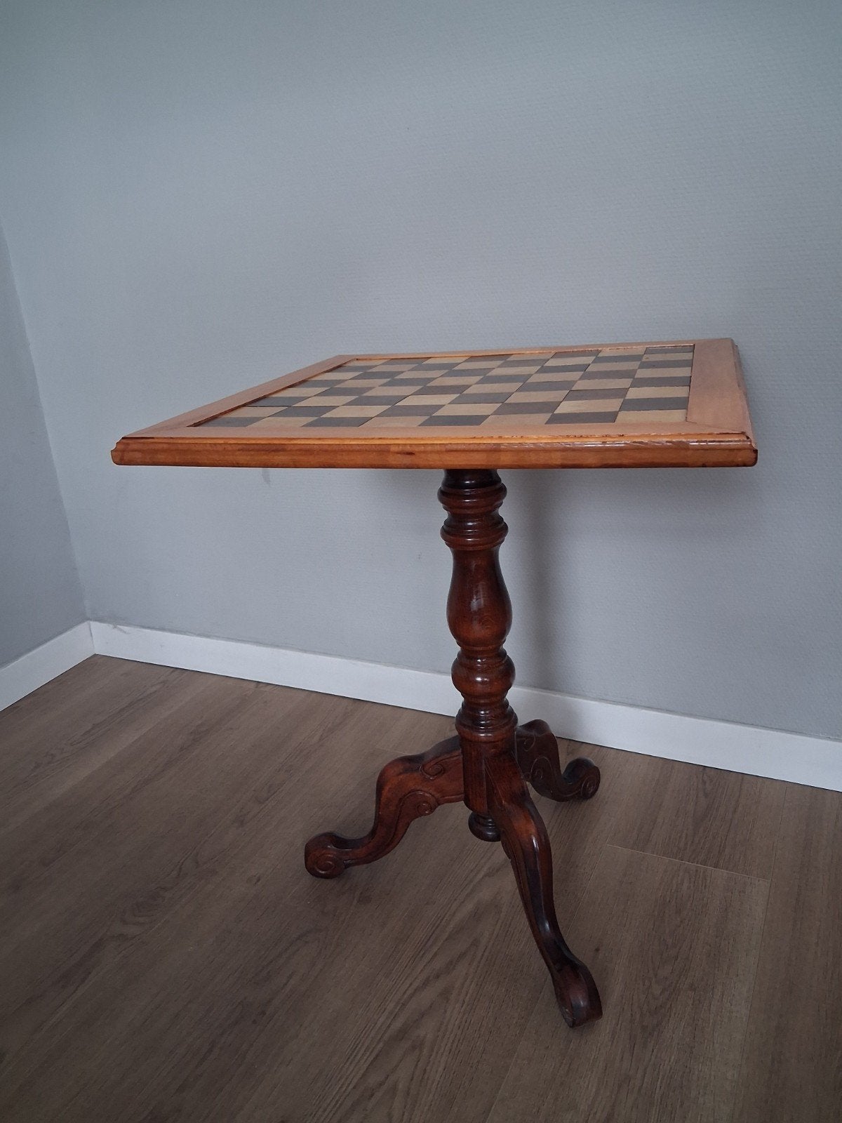 Schaaktafel  met sierlijke poot., Antiek en Kunst, Ophalen