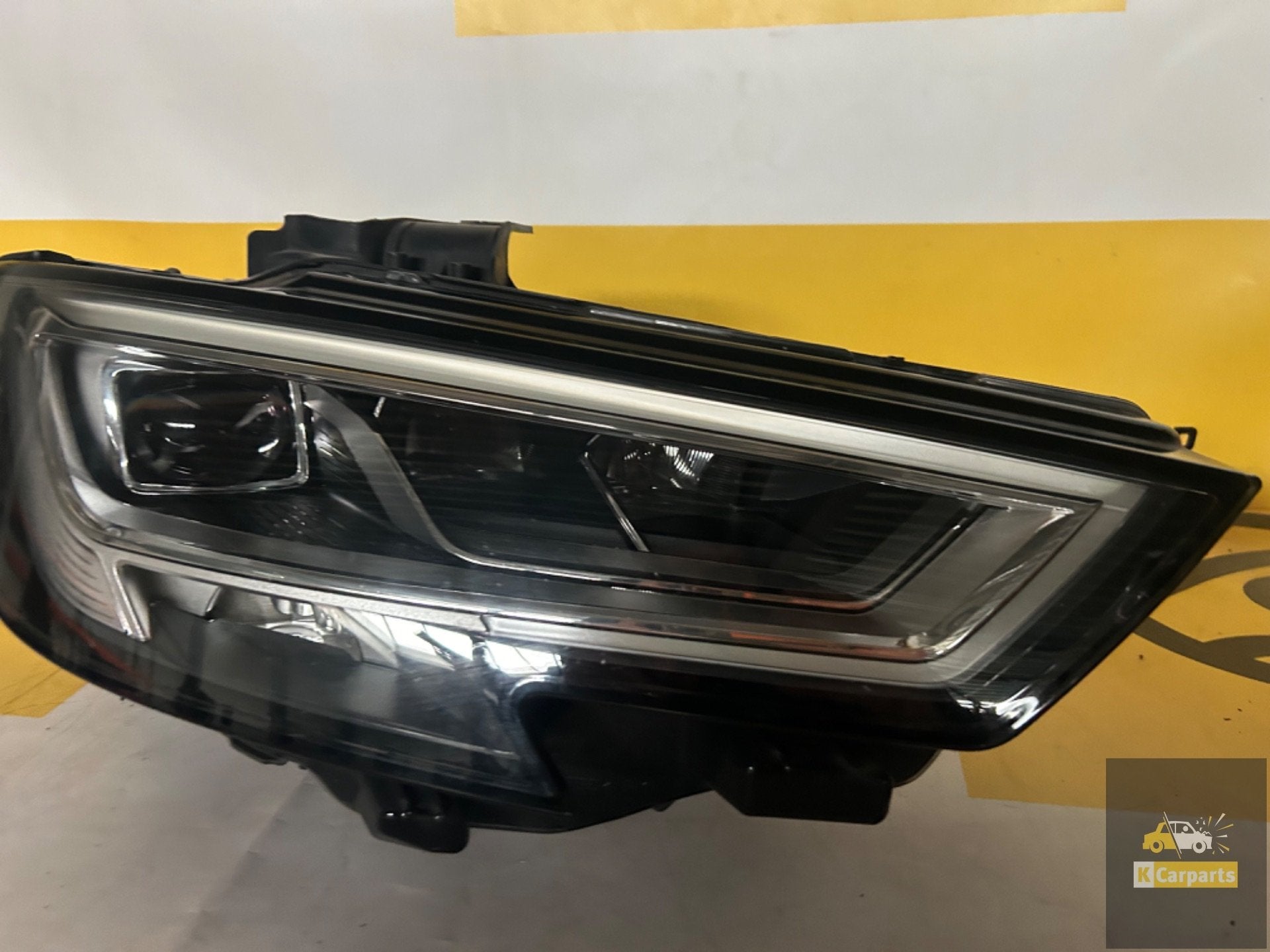 Audi A3 8V facelift vol led koplamp rechts 8V0941034C comple, Gebruikt, AUDI AG, Auto-Union-Strasse 1
85045  Ingolstadt, DE, Kundenbetreuung@audi.de