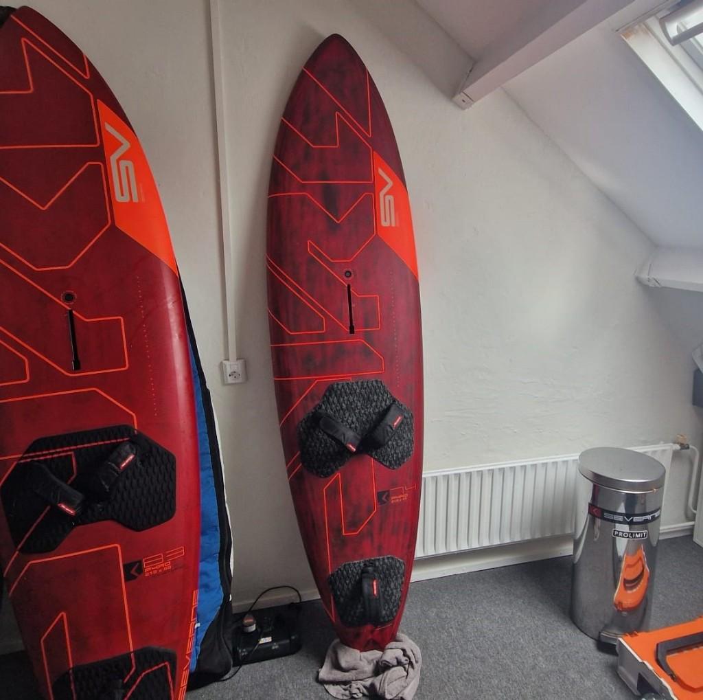 Te Koop Severne pyro 74 2026, Watersport en Boten, Windsurfen, Zo goed als nieuw, Plank, Severne, Minder dan 250 cm, Met voetbanden