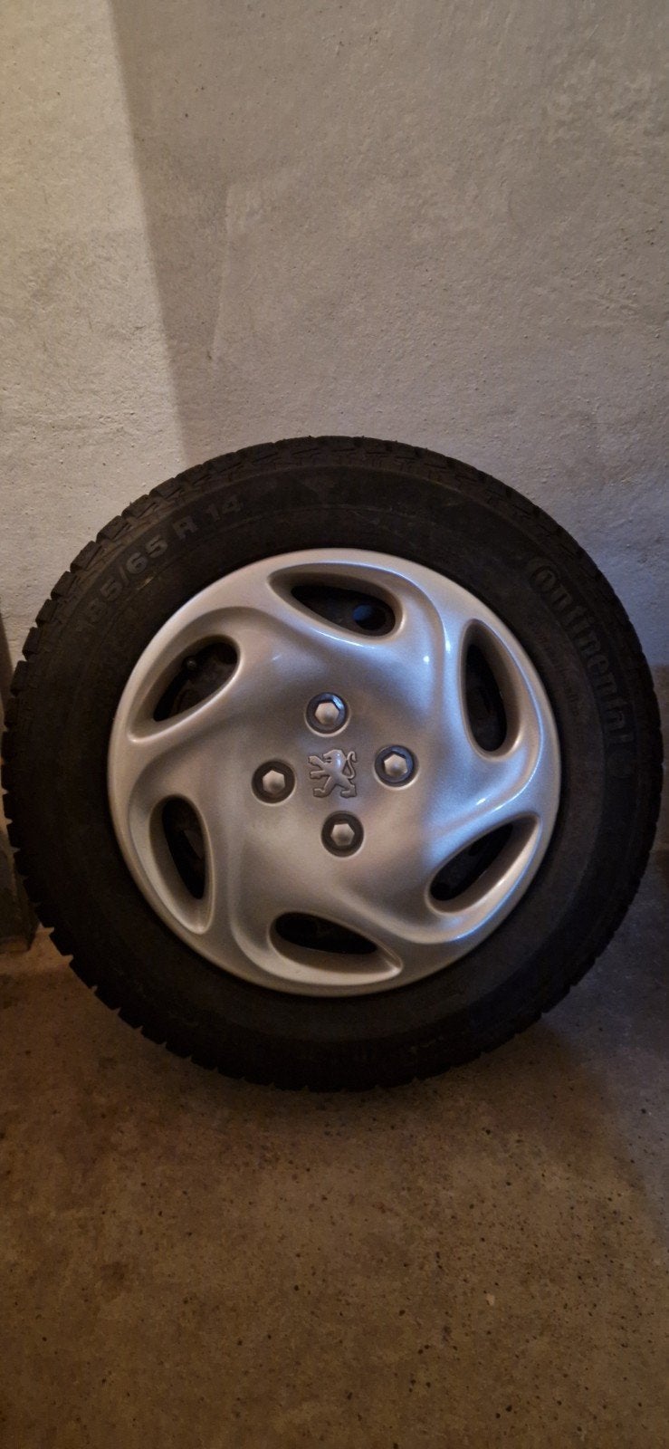 Continental Winterbanden 185/65 R14 op Peugeot velg, Ophalen, 14 inch, Gebruikt, Banden en Velgen