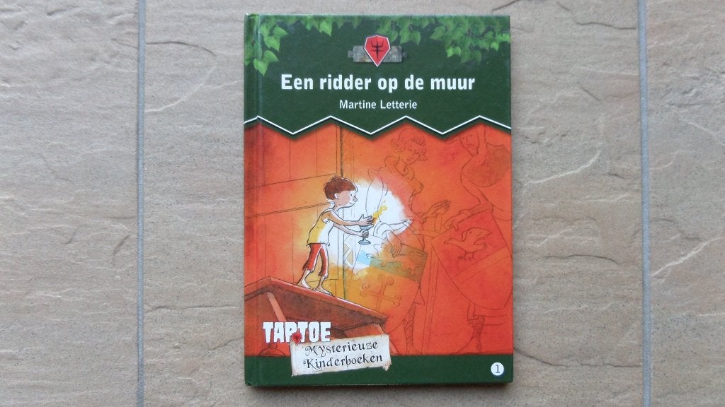boekenbakkers 2013 nr.1; Een ridder op de muur nieuw, Ophalen of Verzenden, Nieuw
