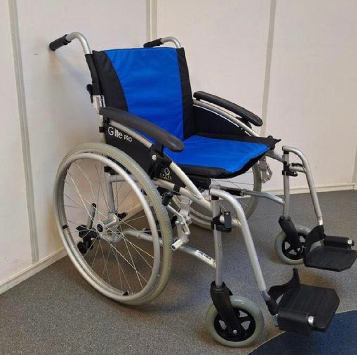 Super lichtgewicht rolstoel, Diversen, Rolstoelen, Ophalen, Inklapbaar, Zo goed als nieuw, Duwrolstoel