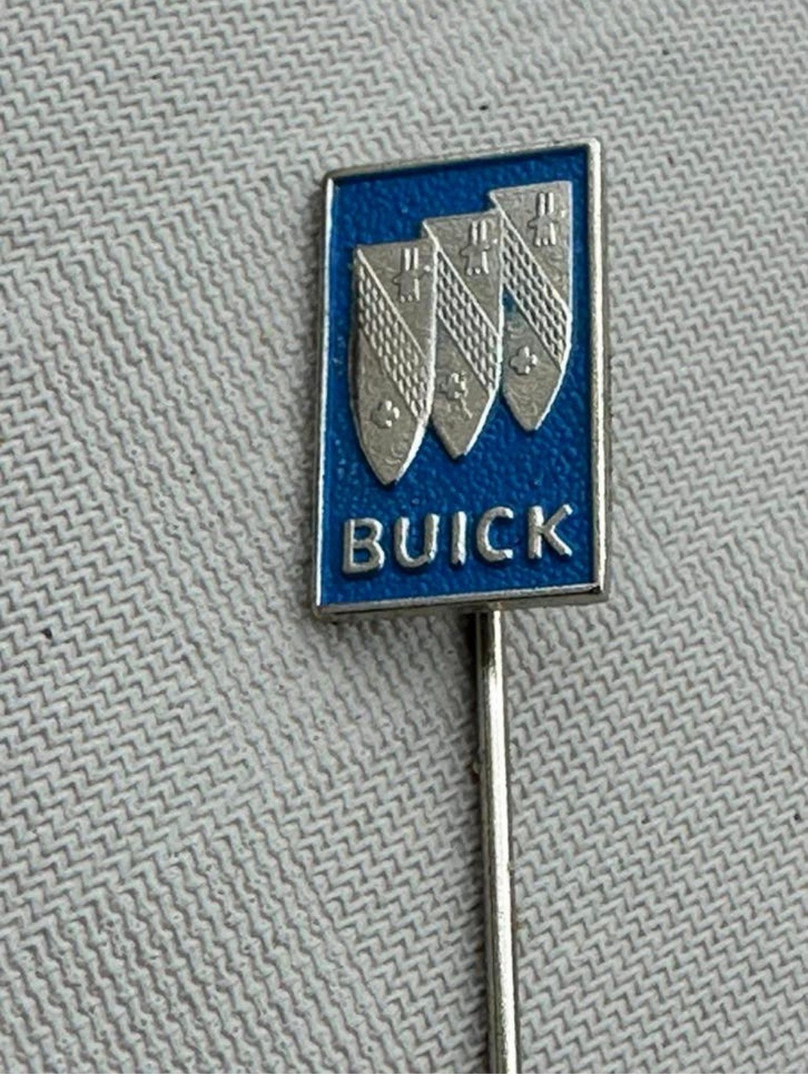 Buick auto speldje uit de jaren 50, Ophalen of Verzenden, Gebruikt, Overige onderwerpen, Speldje of Pin