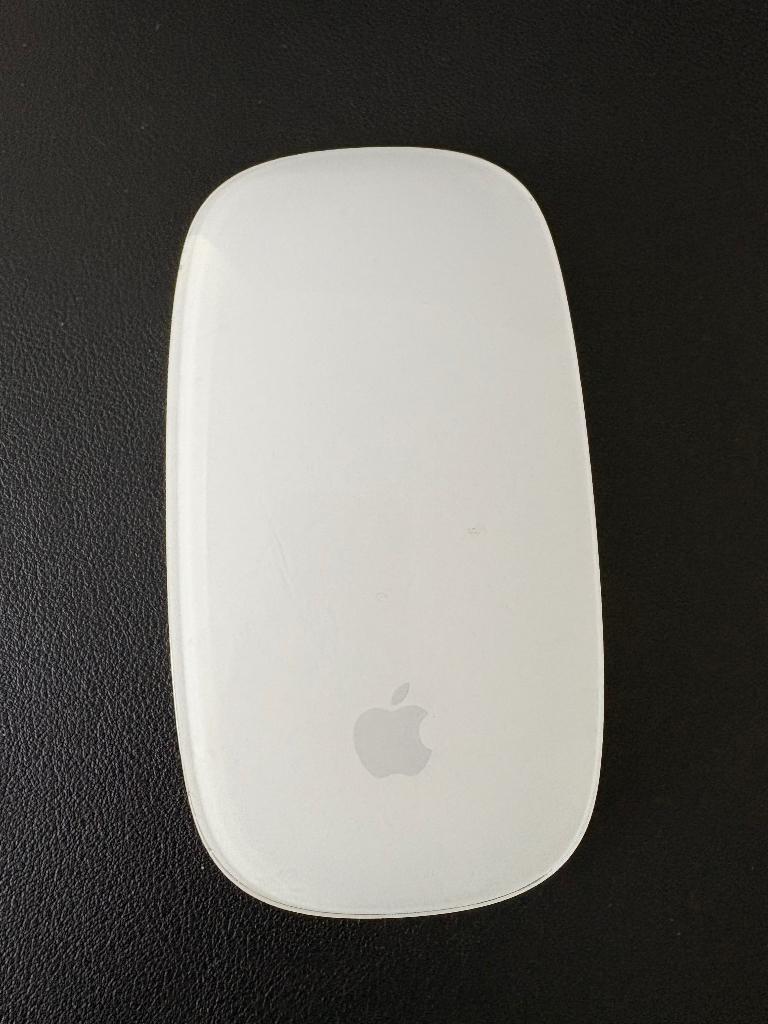 Apple Magic Mouse 2 (A1657), Computers en Software, Muizen, Rechtshandig, Muis, Gebruikt, Ophalen of Verzenden