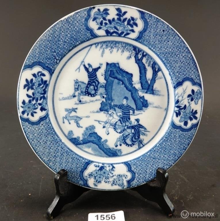 Online Veiling: Chinees porseleinen bord uit de 18e of 19..., Antiek en Kunst