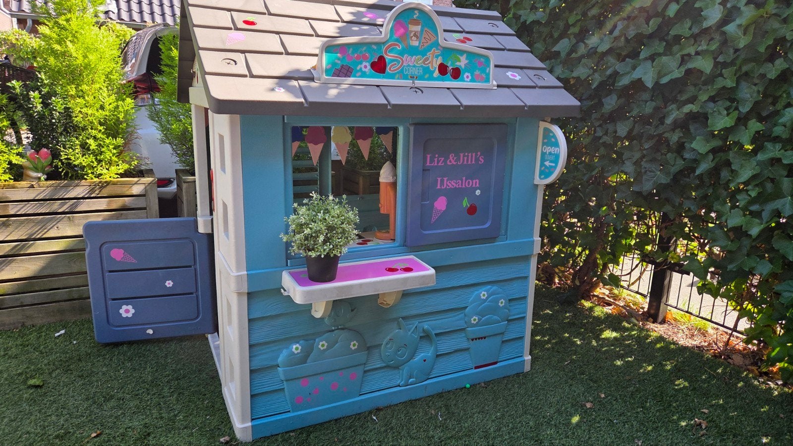 Leuk Speelhuisje tuin met werkende deurbel, Ophalen, Gebruikt, Kunststof