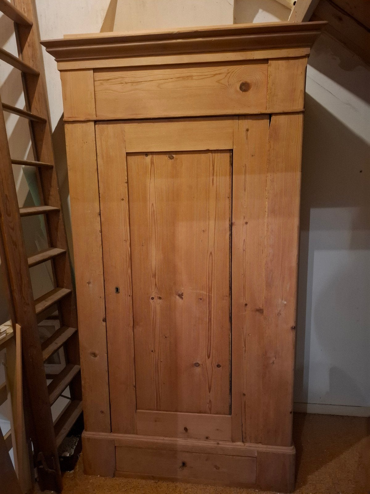 Antieke grenen kast met lade, Antiek en Kunst, Ophalen