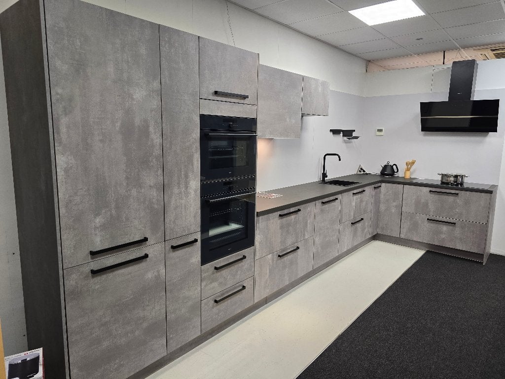 hoek keuken industrieel betonlook Showroommodel