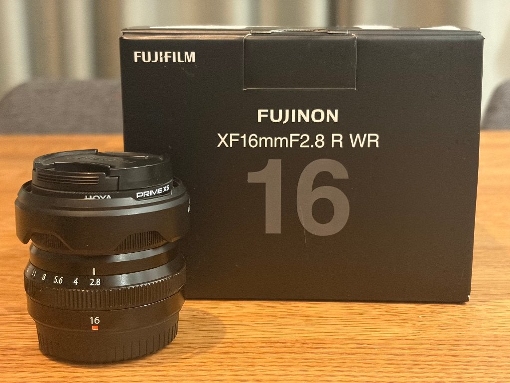 Fujifilm XF 16mm F2.8 R WR + Hoya UV-filter + doos, Audio, Tv en Foto, Fujifilm, Fujifilm X-mount, 16 mm, Gebruikt