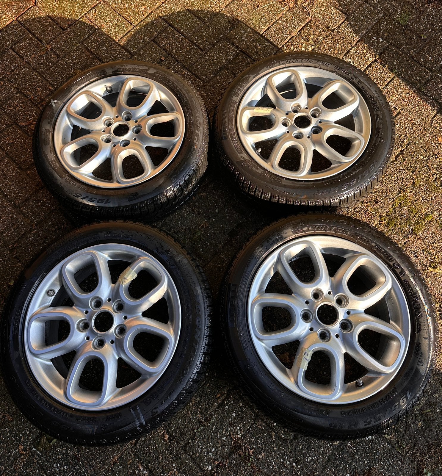 Mini Cooper F56 set winterbanden |Pirelli Runflat 195/55 R16, Ophalen, 16 inch, Banden en Velgen, Winterbanden
