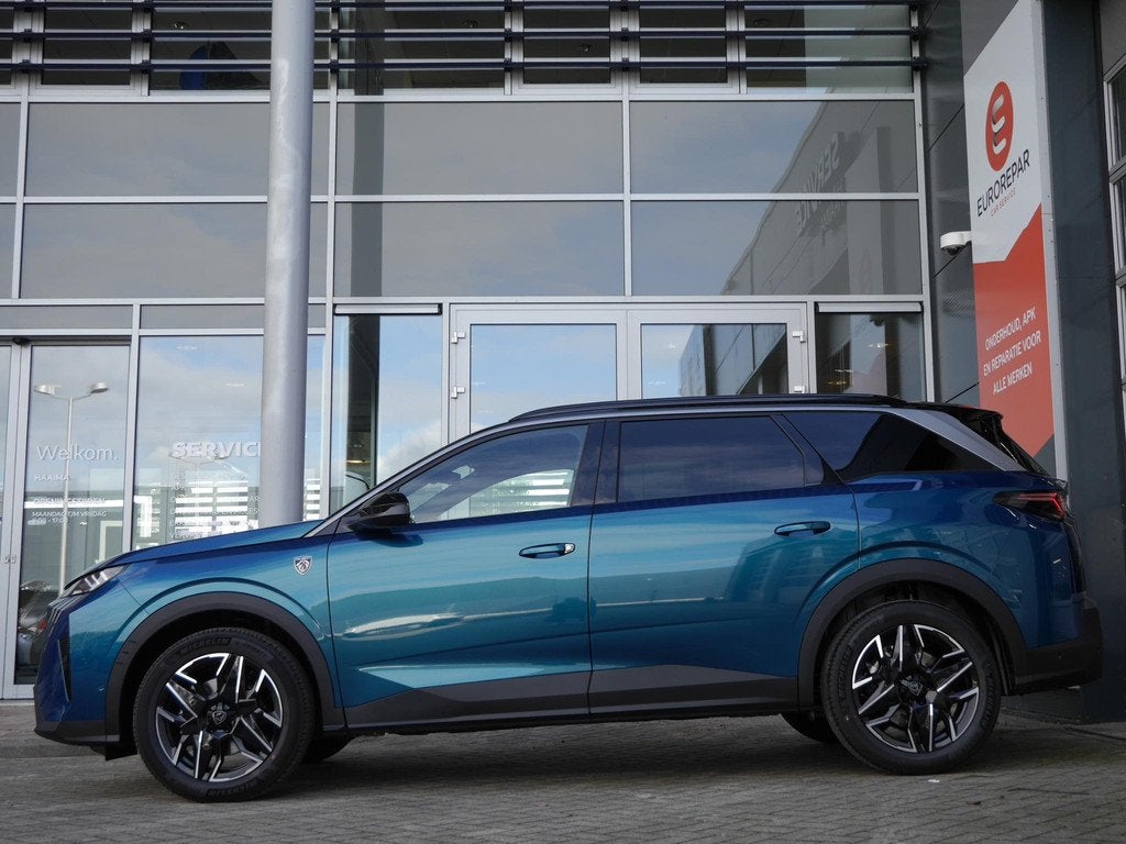 Peugeot 5008 1.2 Hybrid 136 GT 7p | Nieuwe auto | Panorama d, Auto's, Peugeot, 145 pk, 1199 cc, Blauw, 7 stoelen