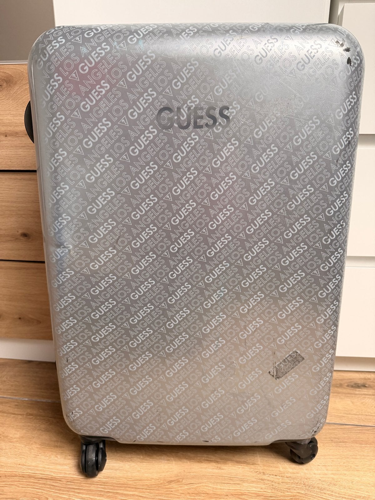 Guess Koffer - Stijlvol en Compact, Sieraden, Tassen en Uiterlijk, Koffers, Ophalen, Gebruikt, 50 tot 60 cm, Hard kunststof