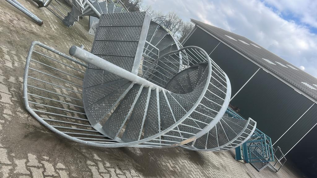 Wenteltrap 4.5 meter spiltrap, Doe-het-zelf en Verbouw, Ophalen of Verzenden, 2 tot 4 meter