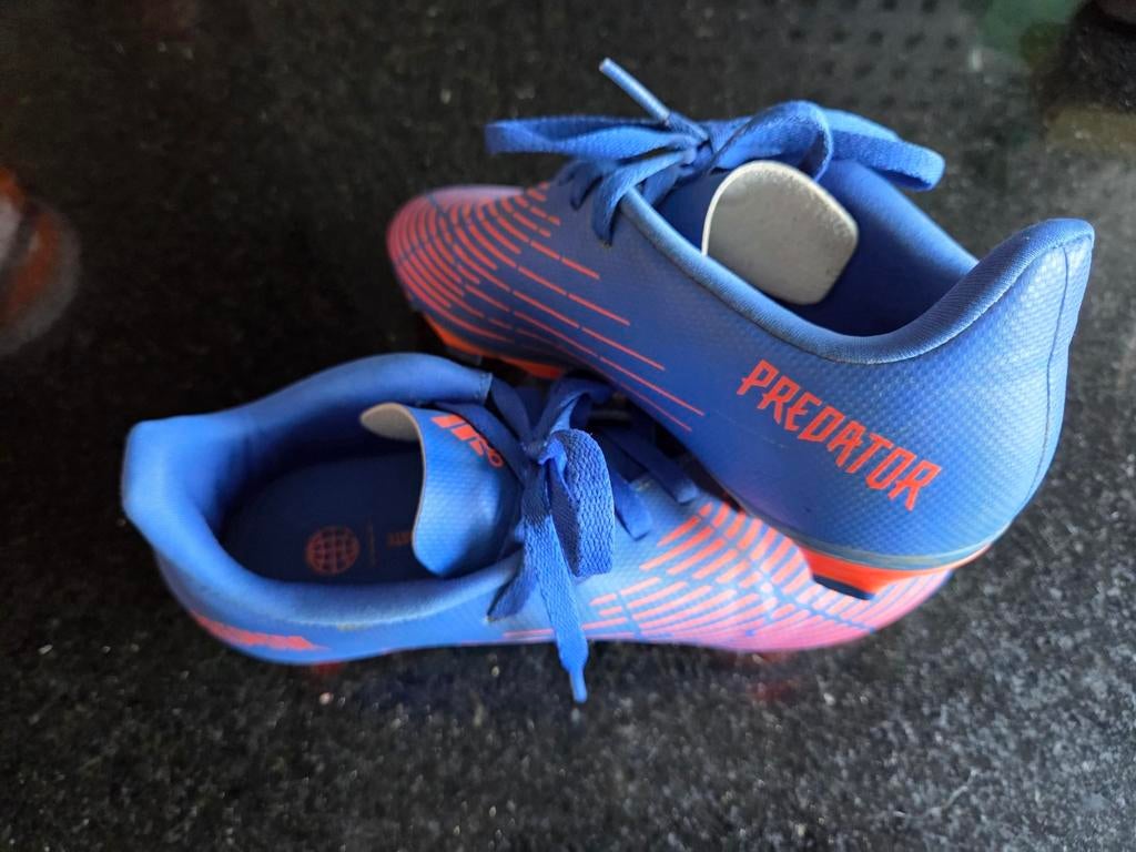 Adidas voetbalschoenen maat 34, Sport en Fitness, Voetbal, Maat XS of kleiner, Schoenen, Ophalen of Verzenden, Zo goed als nieuw