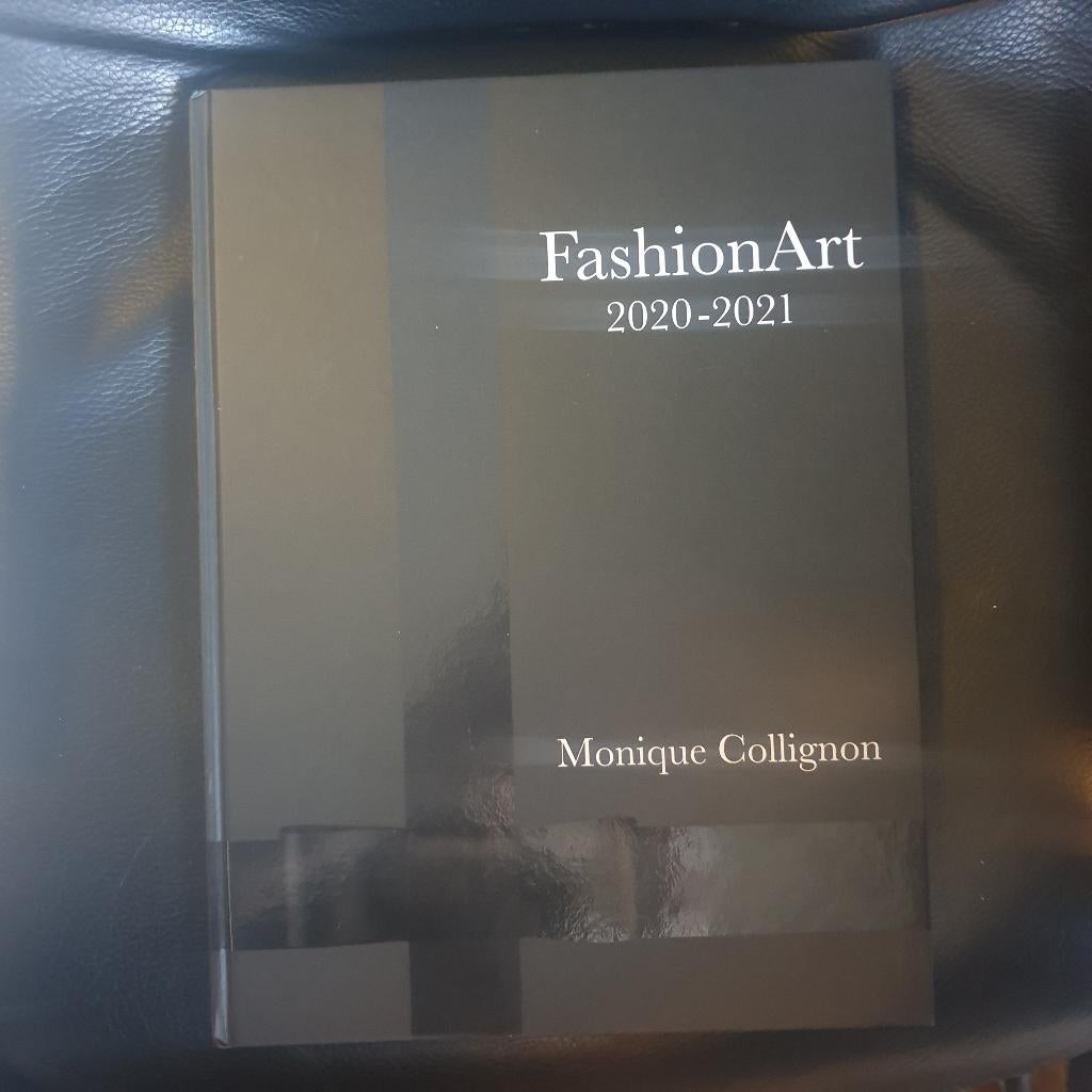 FasionArt 2020 2021 gesigneerd Monique Collignon, Boeken, Ophalen of Verzenden, Zo goed als nieuw, Mode algemeen, Monique Collignon