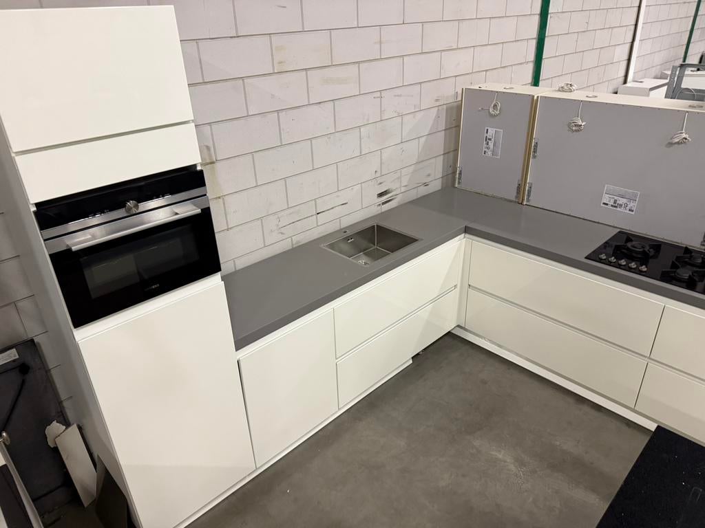 Moderne Hoogglans Witte Hoekkeuken + Apparatuur GEDEMOMTEERD, Ophalen of Verzenden, Wit, Composiet, Hoekkeuken