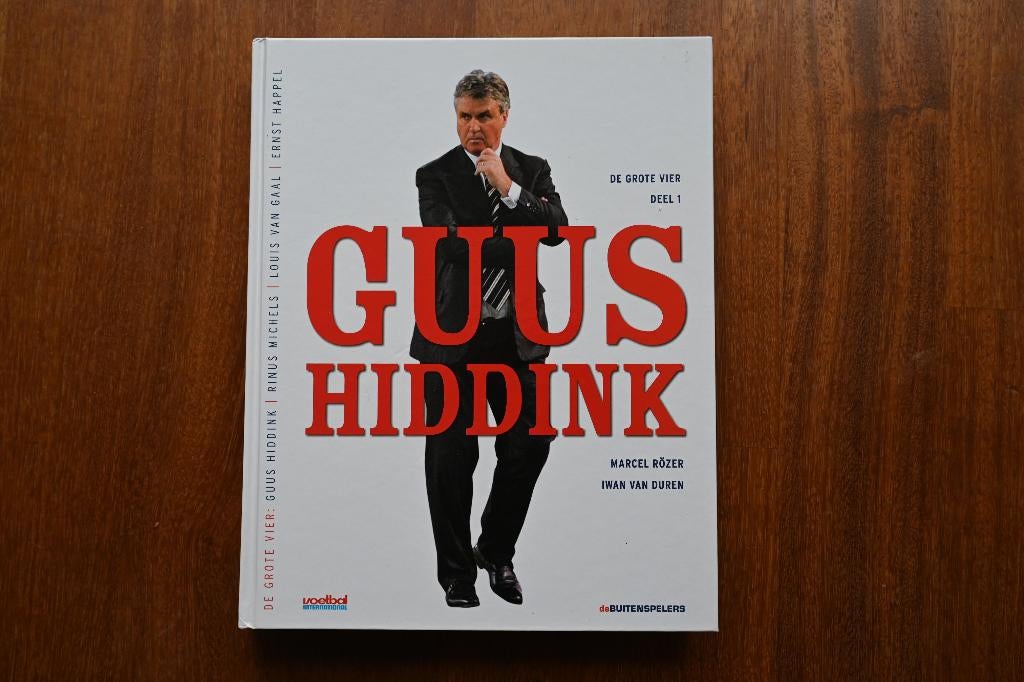 Guus Hiddink, de grote 4 , gesigneerd door Guus Hiddink, Boeken, Sportboeken, Zo goed als nieuw, Balsport, Ophalen of Verzenden