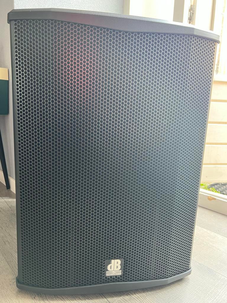 2 x DB Technologies SUB18H Subwoofers zgan, Ophalen, Zo goed als nieuw, 1000 watt of meer, P.A.