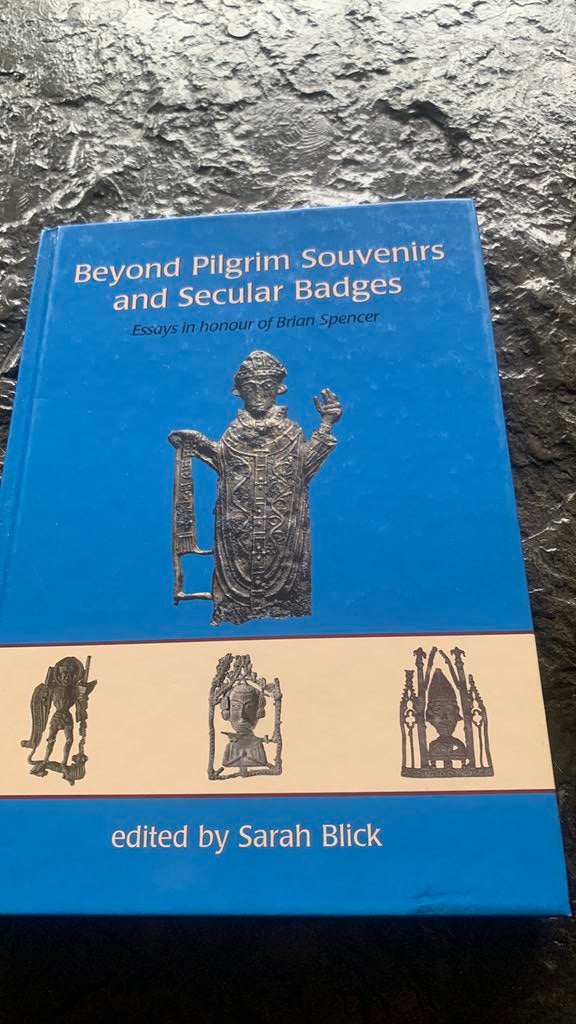 Pelgrims insignes insigne boek bodemvondst bodemvondsten, Boeken, Ophalen of Verzenden, Zo goed als nieuw