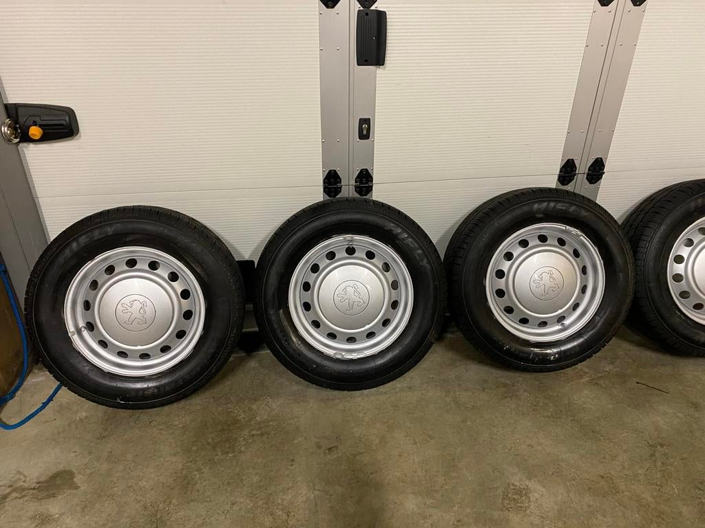 Peugeot Partner Winterbanden 215/65R15 - Zo goed als nieuw!, Ophalen, 15 inch, Banden en Velgen, Winterbanden