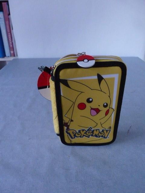Pokémon etui met 2 vakken en inhoud – Pikachu design Nieuw, Diversen, Schoolbenodigdheden, Ophalen of Verzenden, Nieuw