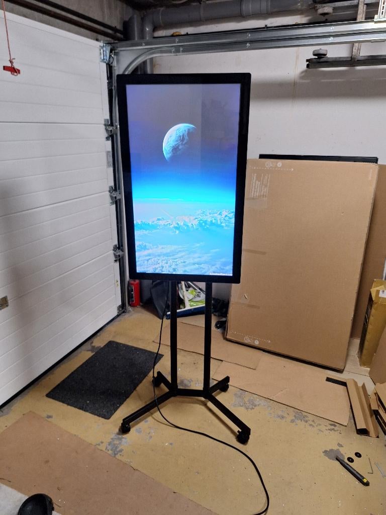 32 EN 40 INCH SCHERMEN MET WINKELOMBOUW RETAIL DISPLAY b, Computers en Software, Monitoren, Refurbished, 60 Hz of minder, DVI