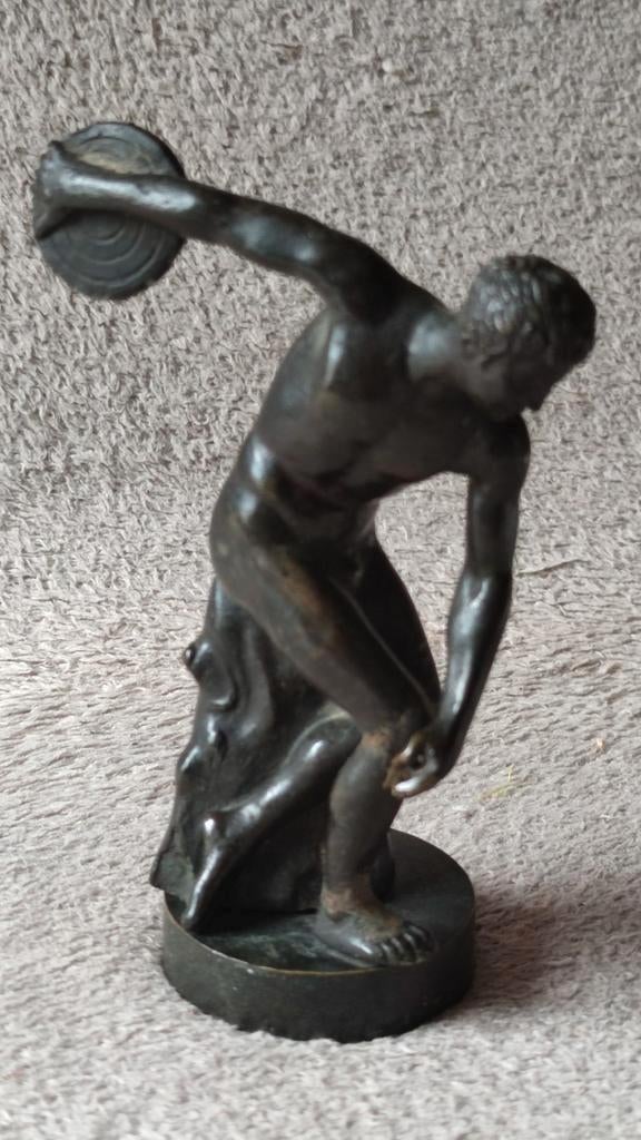 Bronzen beeldje van discuswerper / discobolos - brons 500 gr, Antiek en Kunst, Kunst | Beelden en Houtsnijwerken, Ophalen of Verzenden