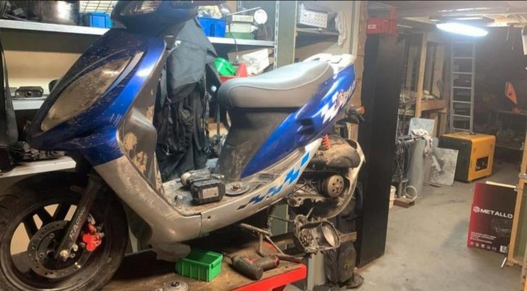 Reparatie en onderhoud scooters en brommers betaalbare prijs, Ophalen of Verzenden