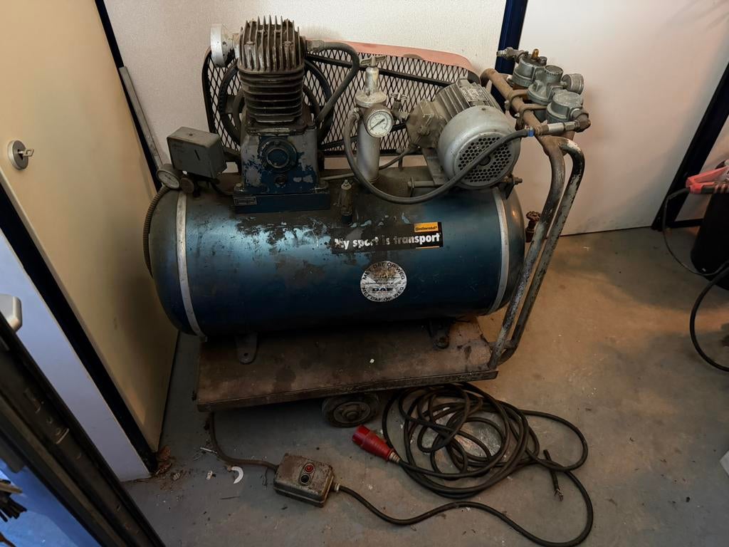 Compressor - Gebruikt, Doe-het-zelf en Verbouw, Compressors, Ophalen, Gebruikt, 200 tot 400 liter/min, Mobiel
