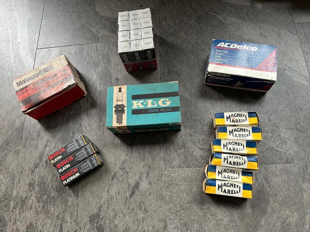 6 soorten BOUGIES dozen NIEUW. Bosch KLG AC Delco Ford. NOS, Verzamelen, Ophalen of Verzenden, Gebruikt, Gebruiksvoorwerp