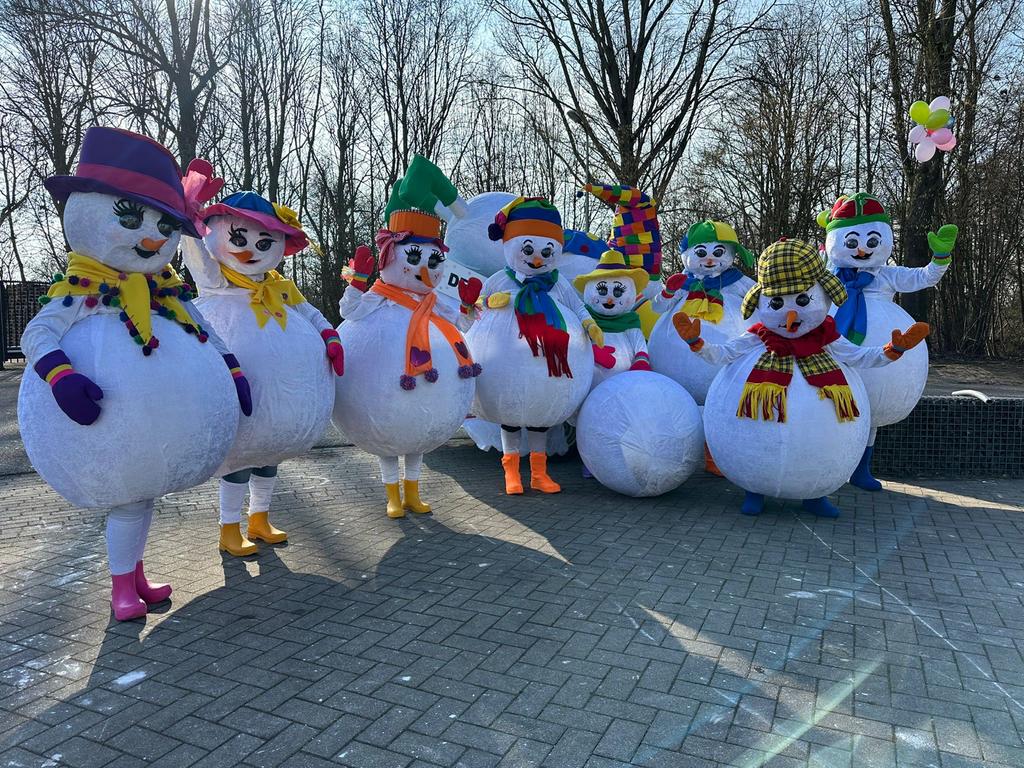 Carnavalskleding: 8 Sneeuwpop pakken + slee, Ophalen, Carnaval, Maat 42/44 (L), Kleding
