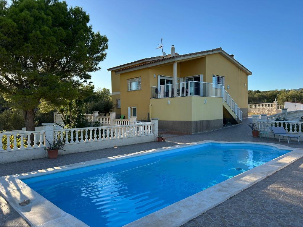 Vakantiehuis, zwembad  Spanje, L' Ampolla Tarragona, 4 of meer slaapkamers, In bergen of heuvels, Open haard, Landelijk