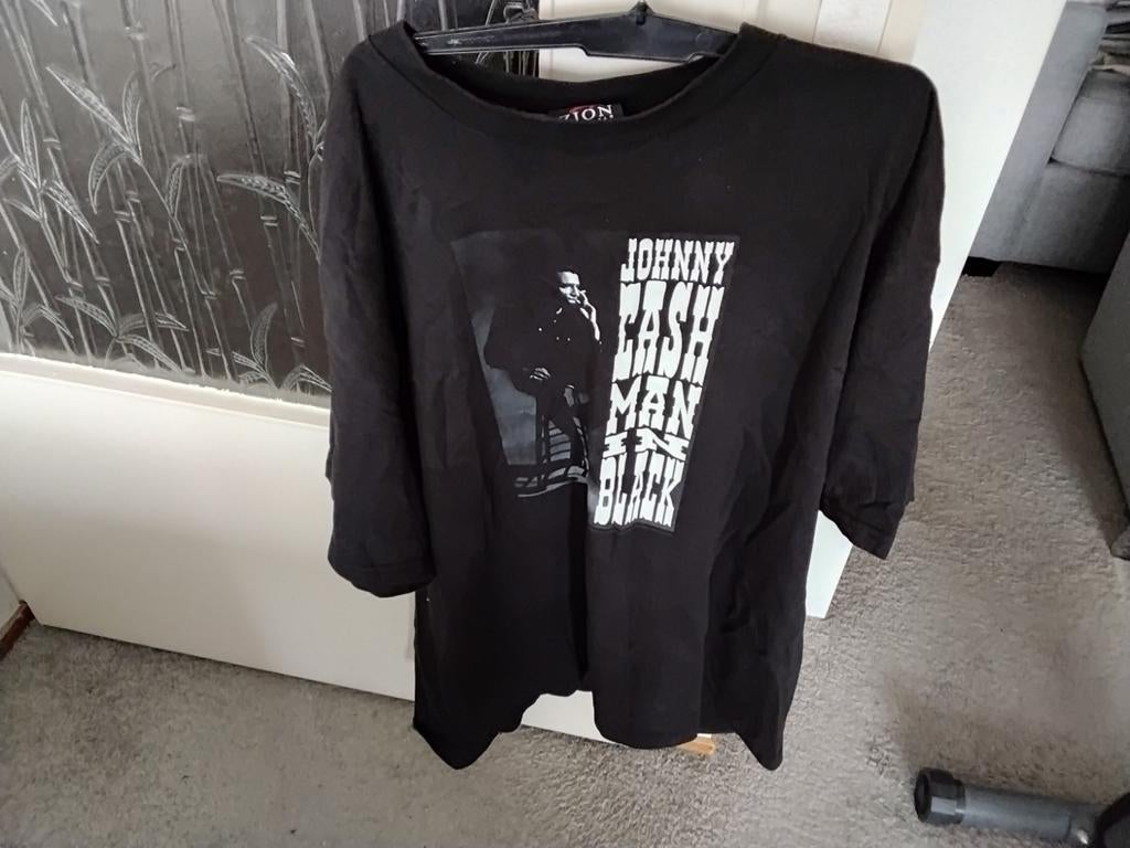 T-shirt met Johnny Cash man in Black, Ophalen of Verzenden, Zo goed als nieuw, Overige maten, Zwart