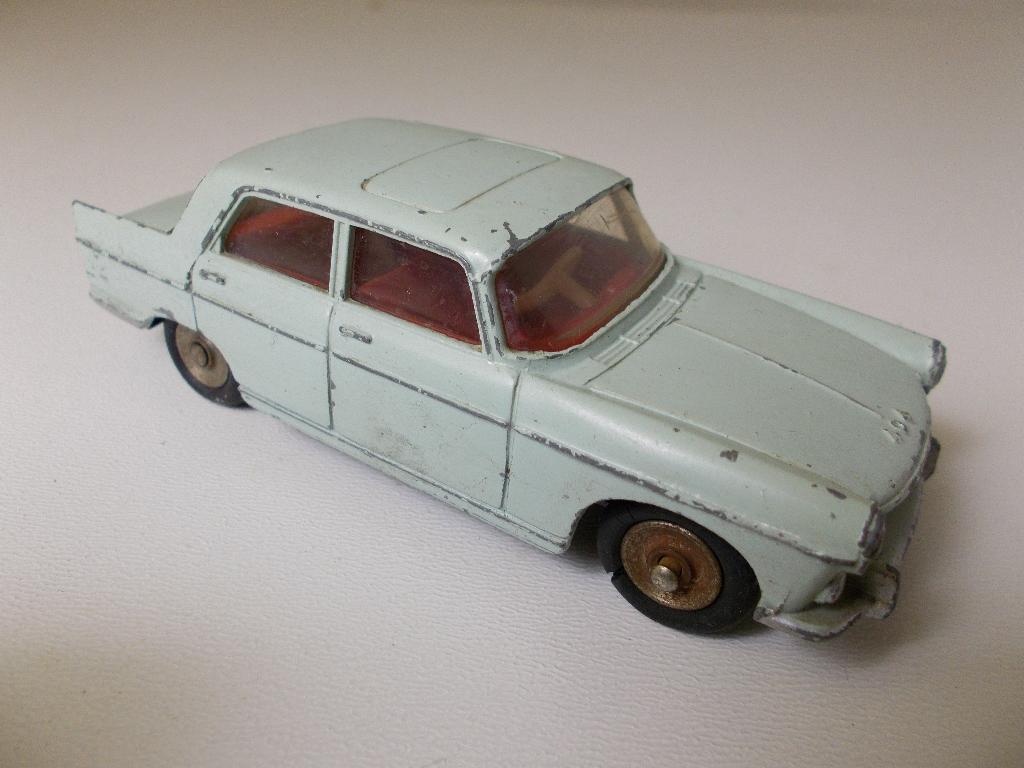 1967 Dinky Toys 553 PEUGEOT 404 I.g.st. (-A-)