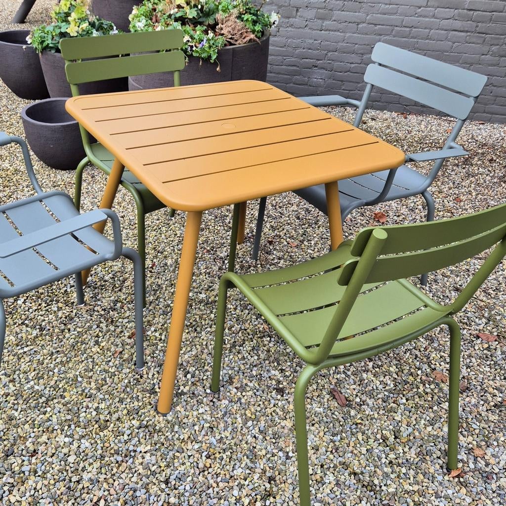 Foto 3 van Nieuwe fermob Luxembourg tafels 80x80 in vele kleuren direct