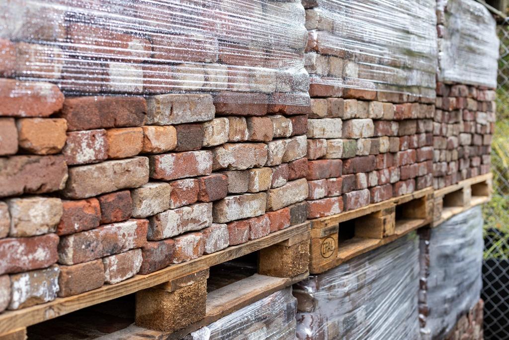 Oude bak metsel stenen rood paars bruin 21.5 x 5.5 90M2, Ophalen of Verzenden, Gebruikt, Bakstenen