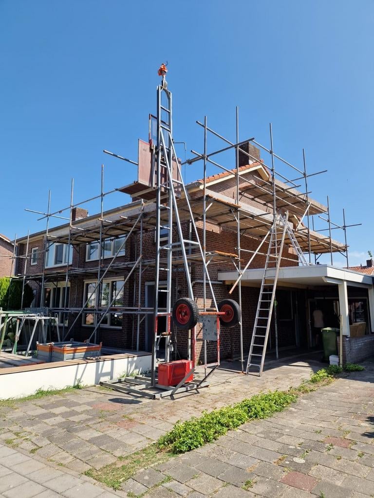 Huur bouwlift 220v - steiger - schroefstempels, Doe-het-zelf en Verbouw, Steigers, Ophalen, Zo goed als nieuw, Rolsteiger of Kamersteiger