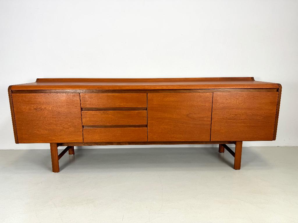 Vintage dressoir White & Newton SALE., Verzenden, 150 tot 200 cm, Teakhout, Zo goed als nieuw
