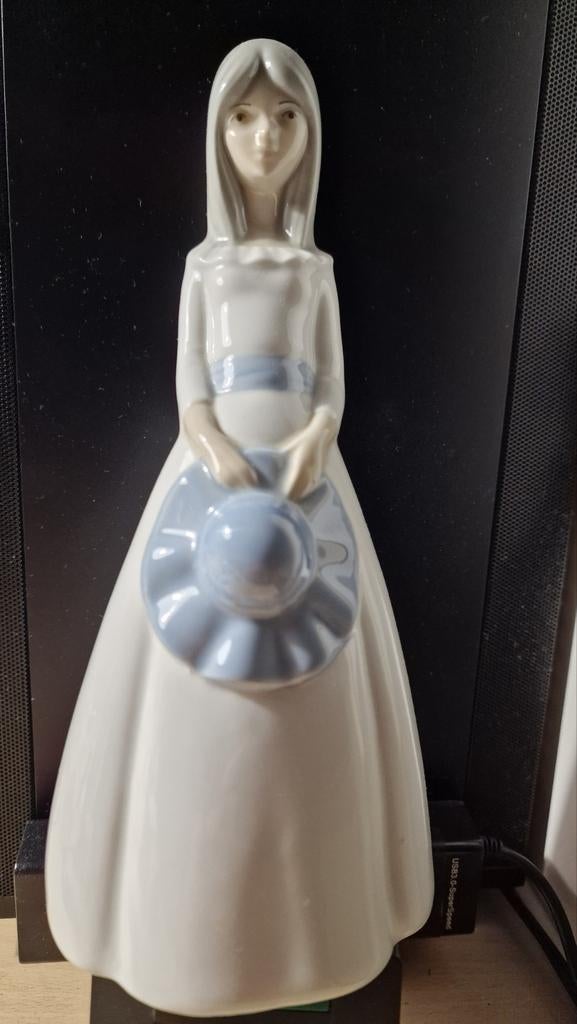 Spaanse Porseleinen Figuur - Meisje met Hoed, Antiek en Kunst, Ophalen of Verzenden