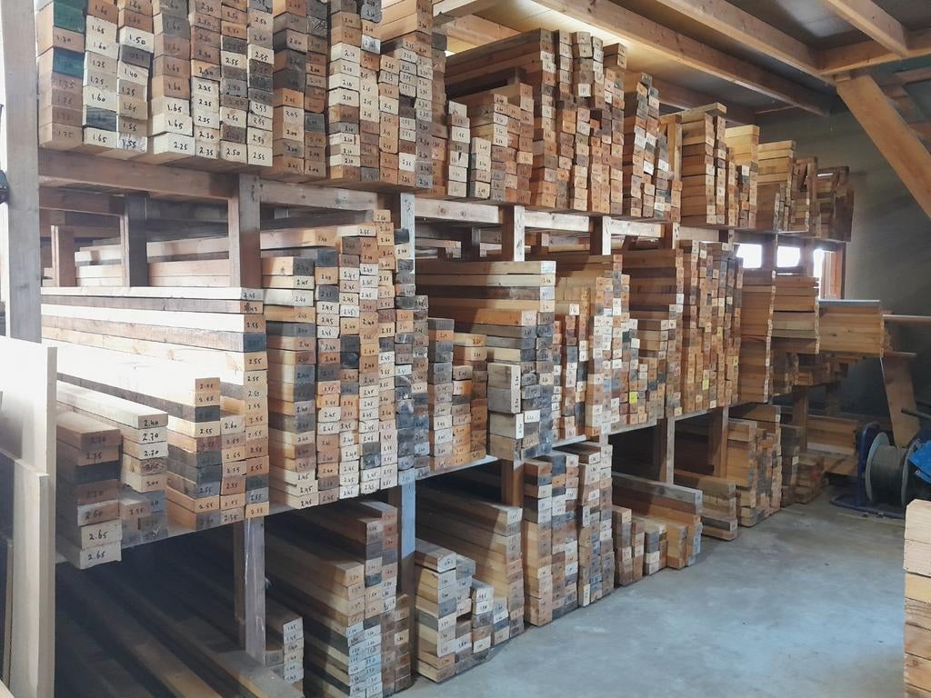 stellingen vol houten balken en planken, Doe-het-zelf en Verbouw, Hout en Planken, Minder dan 25 mm, Ophalen of Verzenden, Plank